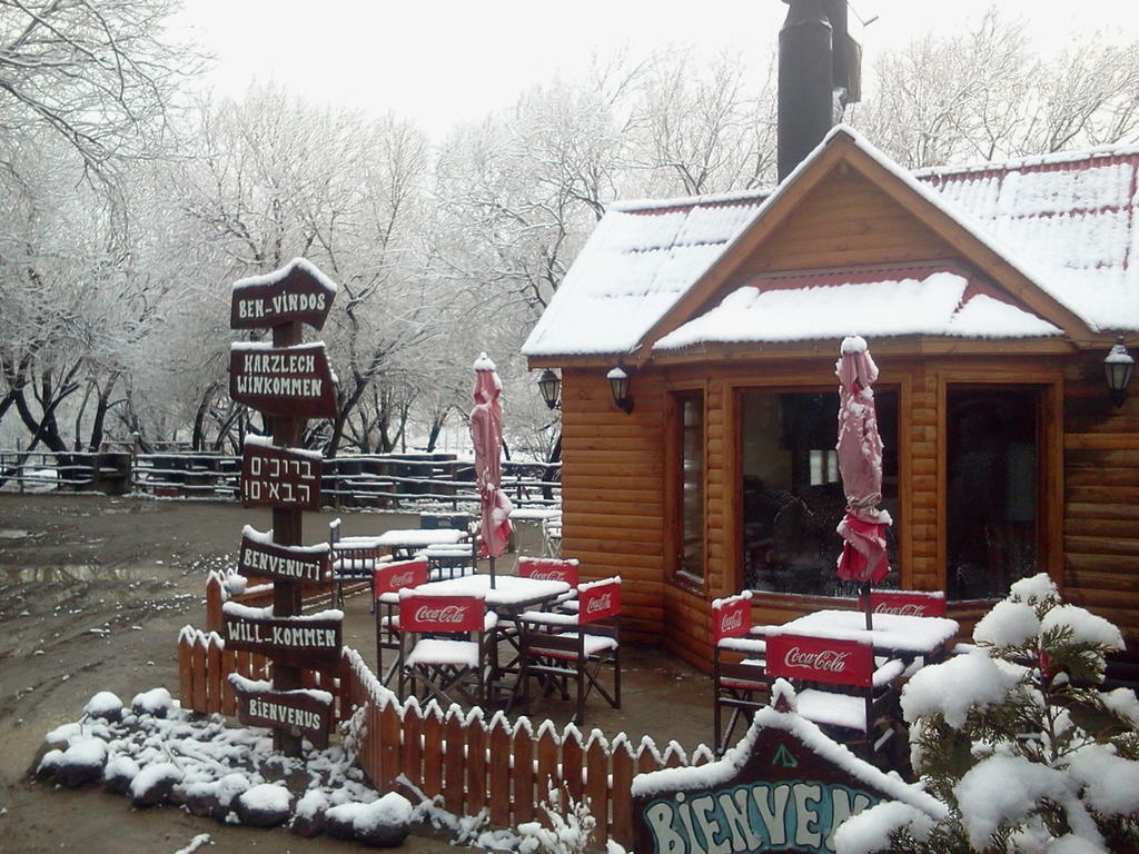 Camping Y Hostal El Ovejero Ел Калафате Екстериор снимка