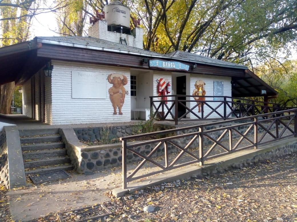 Camping Y Hostal El Ovejero Ел Калафате Екстериор снимка