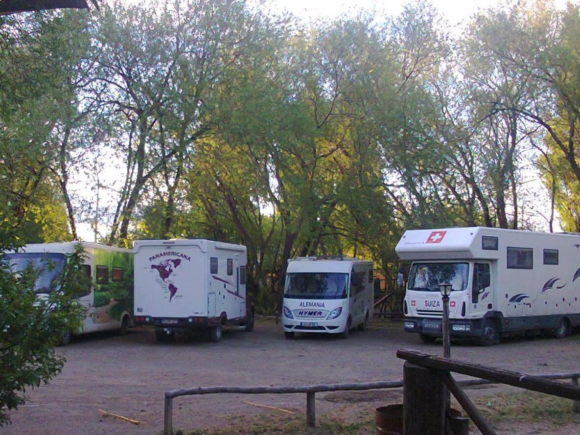 Camping Y Hostal El Ovejero Ел Калафате Екстериор снимка