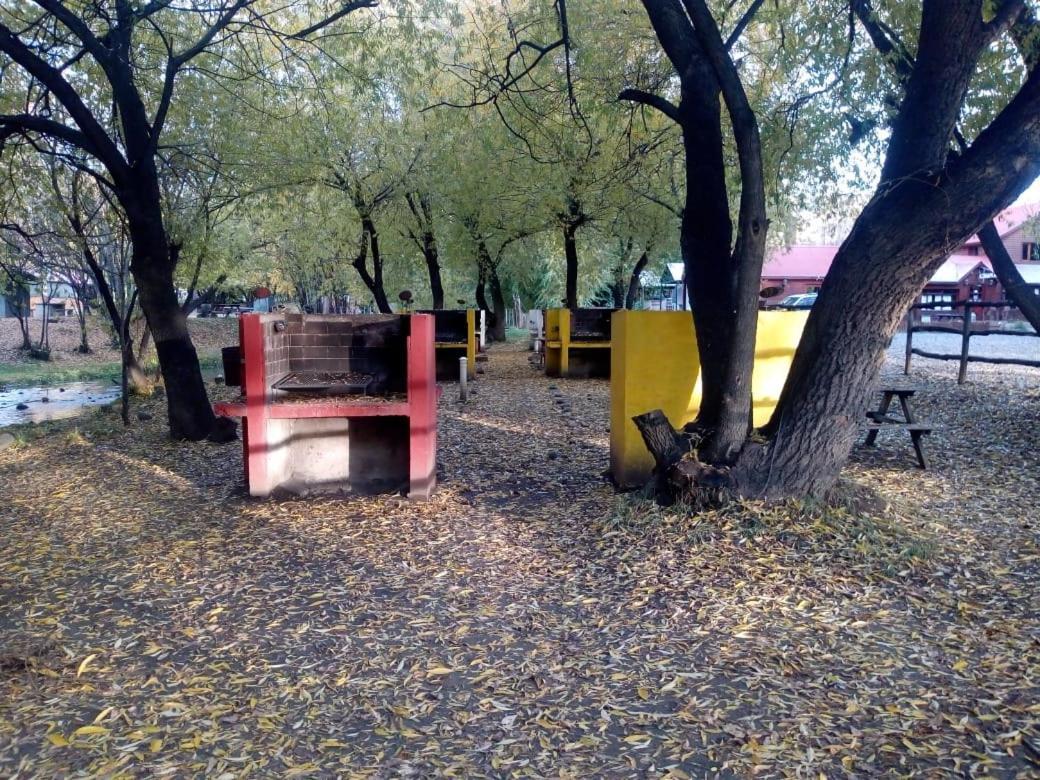 Camping Y Hostal El Ovejero Ел Калафате Екстериор снимка